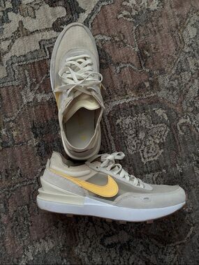 Nike Wmns Waffle One Sneakers